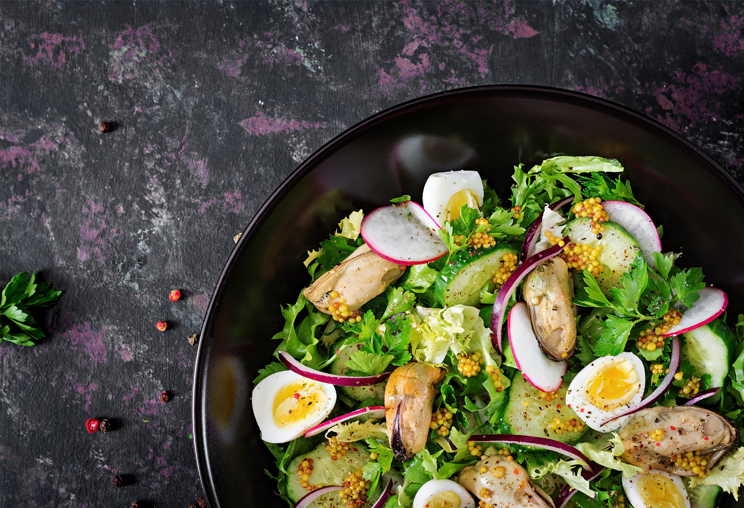 Unique summer salads with healthy ingredients 