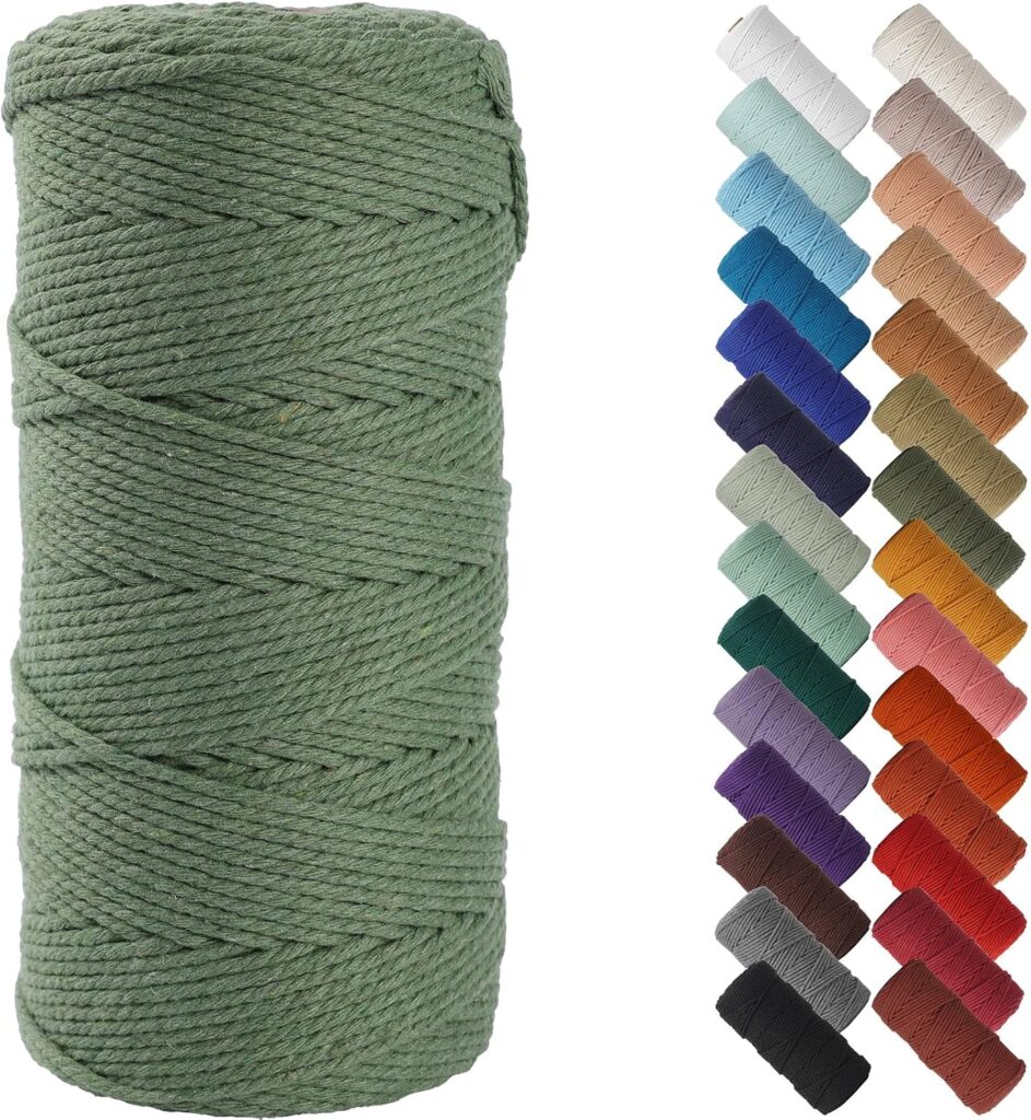 Green macrame cotton cord for crochet shell bag with wooden handles