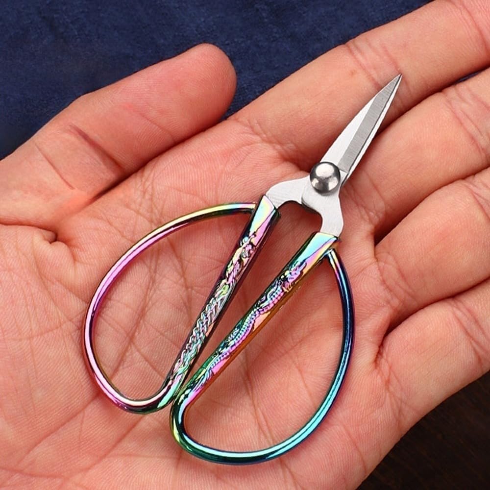 Small precision scissors for cutting yarn ends on DIY crochet bag